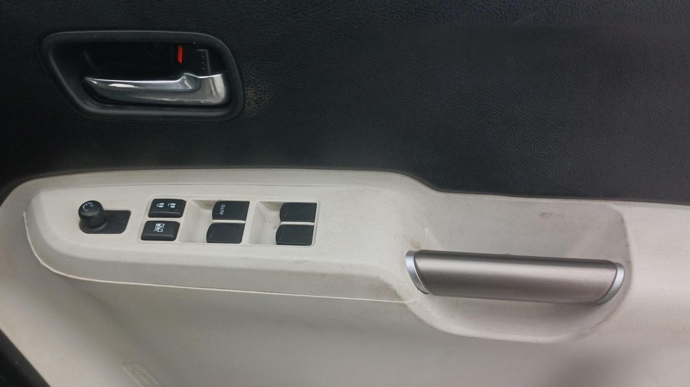 2018 Maruti IGNIS DELTA 1.2 AMT, Petrol, Automatic, 69,957 km, Driver Side Door Panels Control