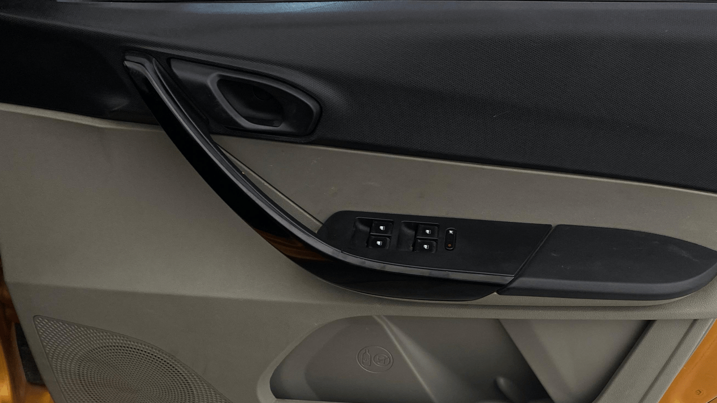 2016 Tata Tiago XT PETROL, Petrol, Manual, 89,738 km, Driver Side Door Panels Control