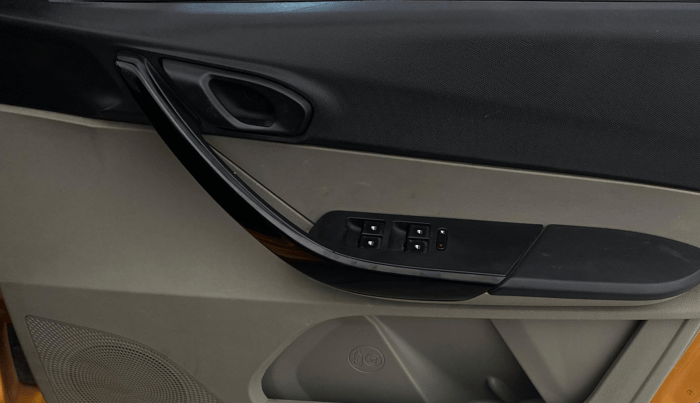 2016 Tata Tiago XT PETROL, Petrol, Manual, 89,738 km, Driver Side Door Panels Control