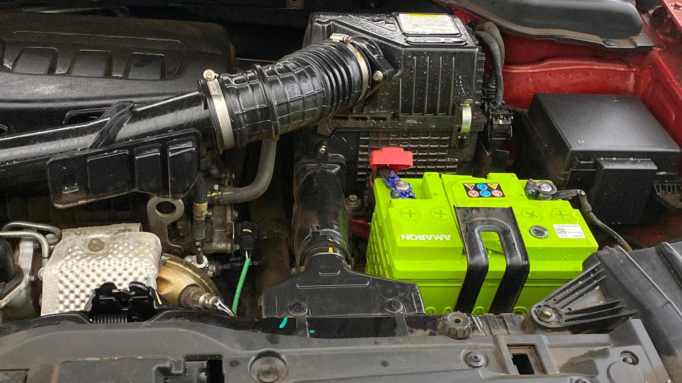 2022 Mahindra XUV300 W6 1.2 PETROL, Petrol, Manual, 22,804 km, Engine View - Left