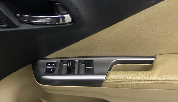 2016 Honda City 1.5L I-VTEC VX CVT, Petrol, Automatic, 1,01,837 km, Driver Side Door Panels Control