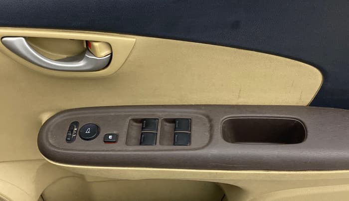 2013 Honda Brio V MT, Petrol, Manual, 64,997 km, Driver Side Door Panels Control