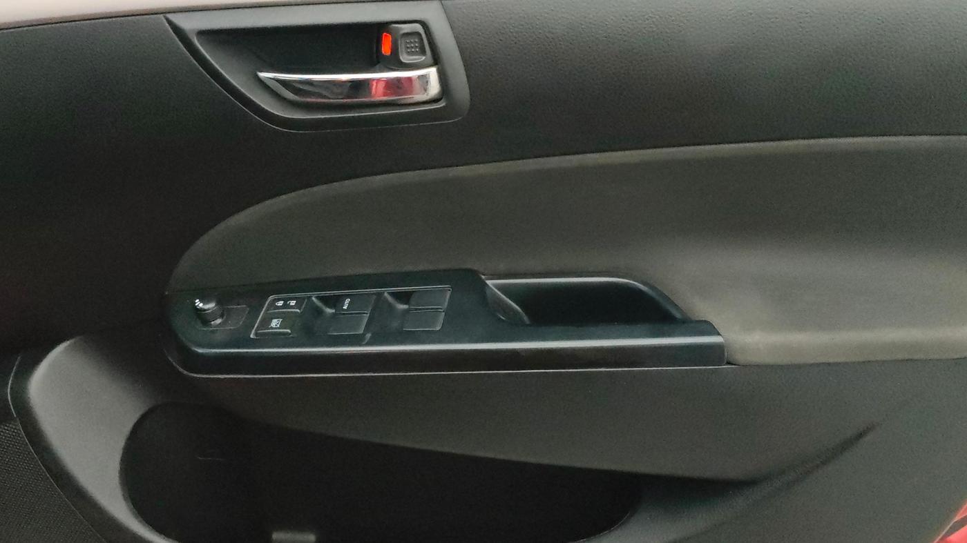 2013 Maruti Swift VXI, Petrol, Manual, 63,198 km, Driver Side Door Panels Control