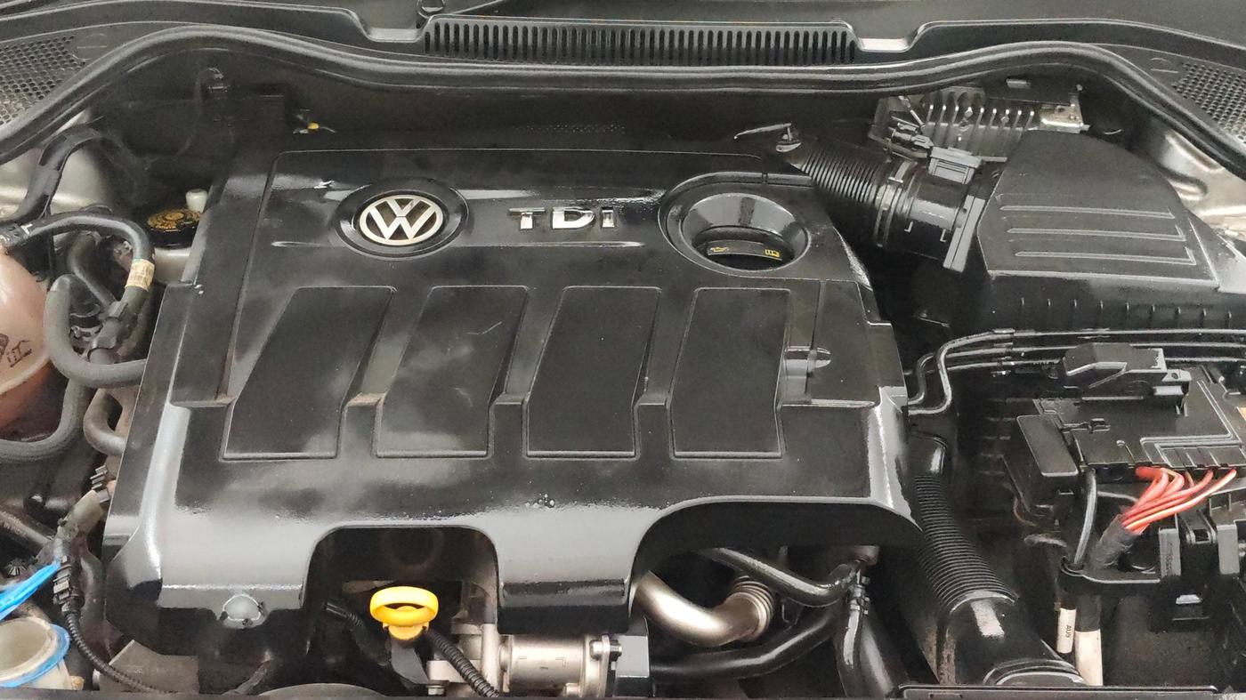 2018 Volkswagen Ameo HIGHLINE PLUS 1.5L AT 16 ALLOY, Diesel, Automatic, 1,08,246 km, Engine View