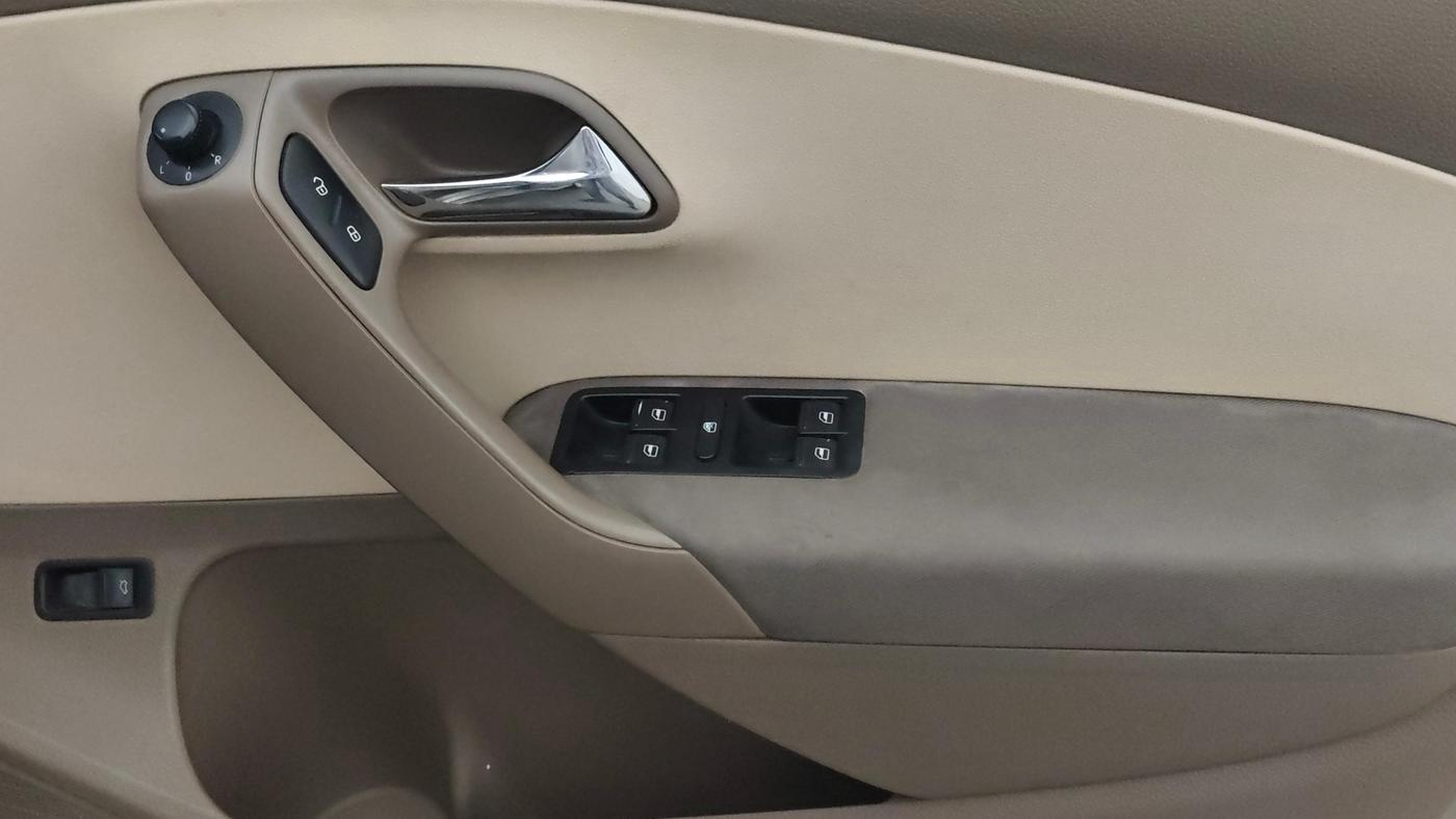 2014 Skoda Rapid ELEGANCE 1.6 MPI AT, Petrol, Automatic, 85,483 km, Driver Side Door Panels Control