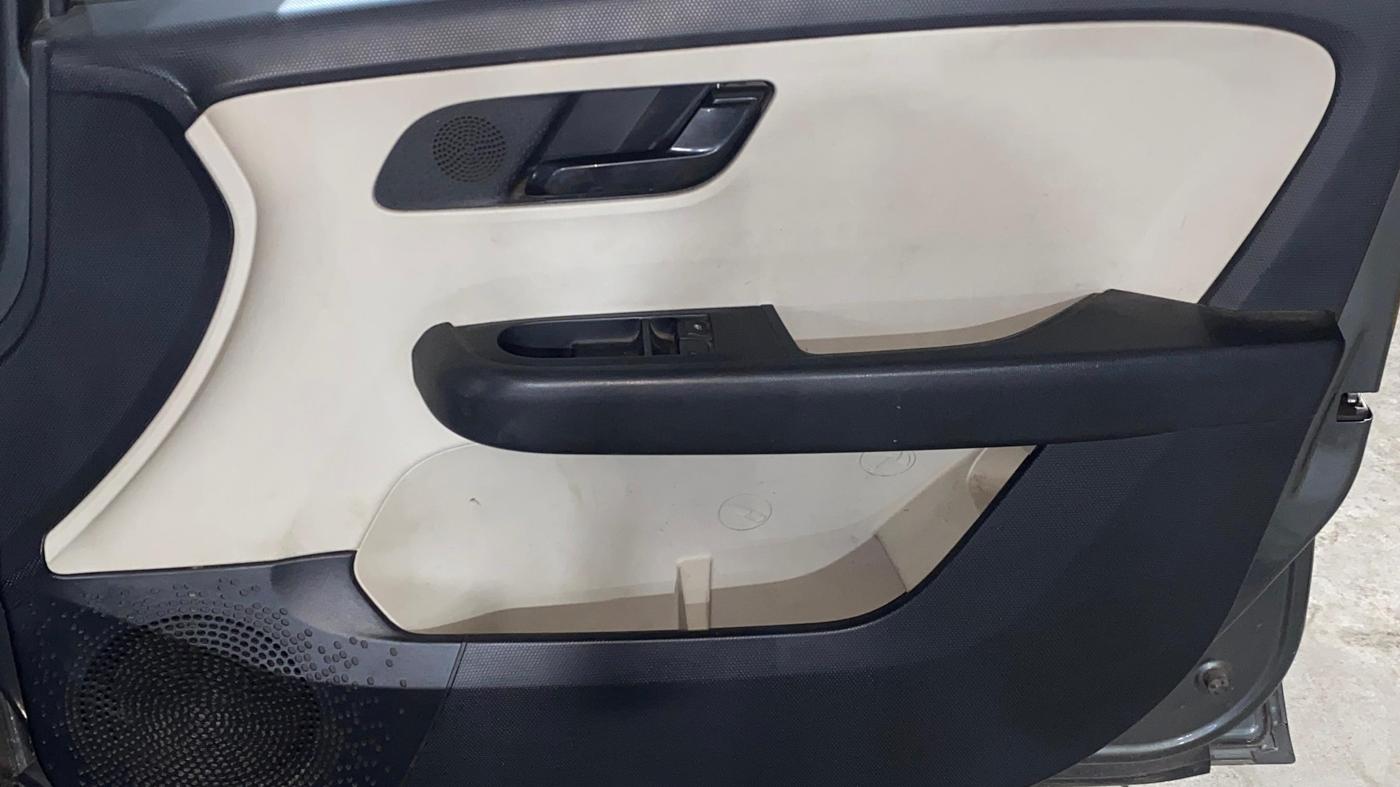 2023 Tata ALTROZ XE PLUS PETROL, Petrol, Manual, 5,171 km, Driver Side Door Panels Control
