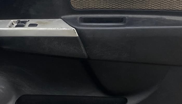 2015 Maruti Wagon R 1.0 LXI CNG, CNG, Manual, 76,434 km, Driver Side Door Panels Control