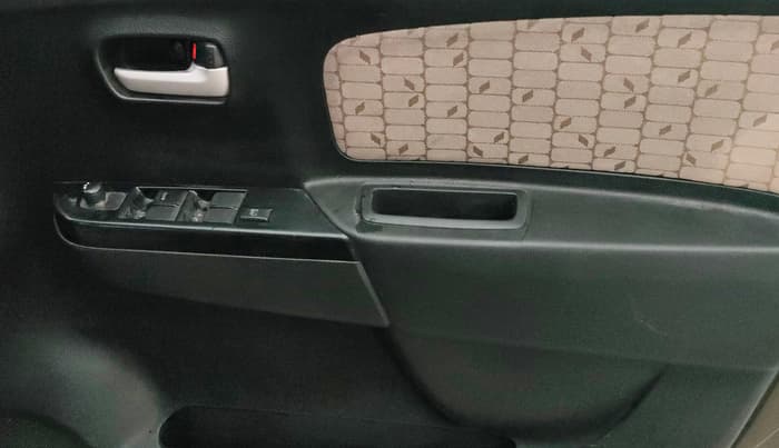 2017 Maruti Wagon R 1.0 VXI, Petrol, Manual, 66,480 km, Driver Side Door Panels Control