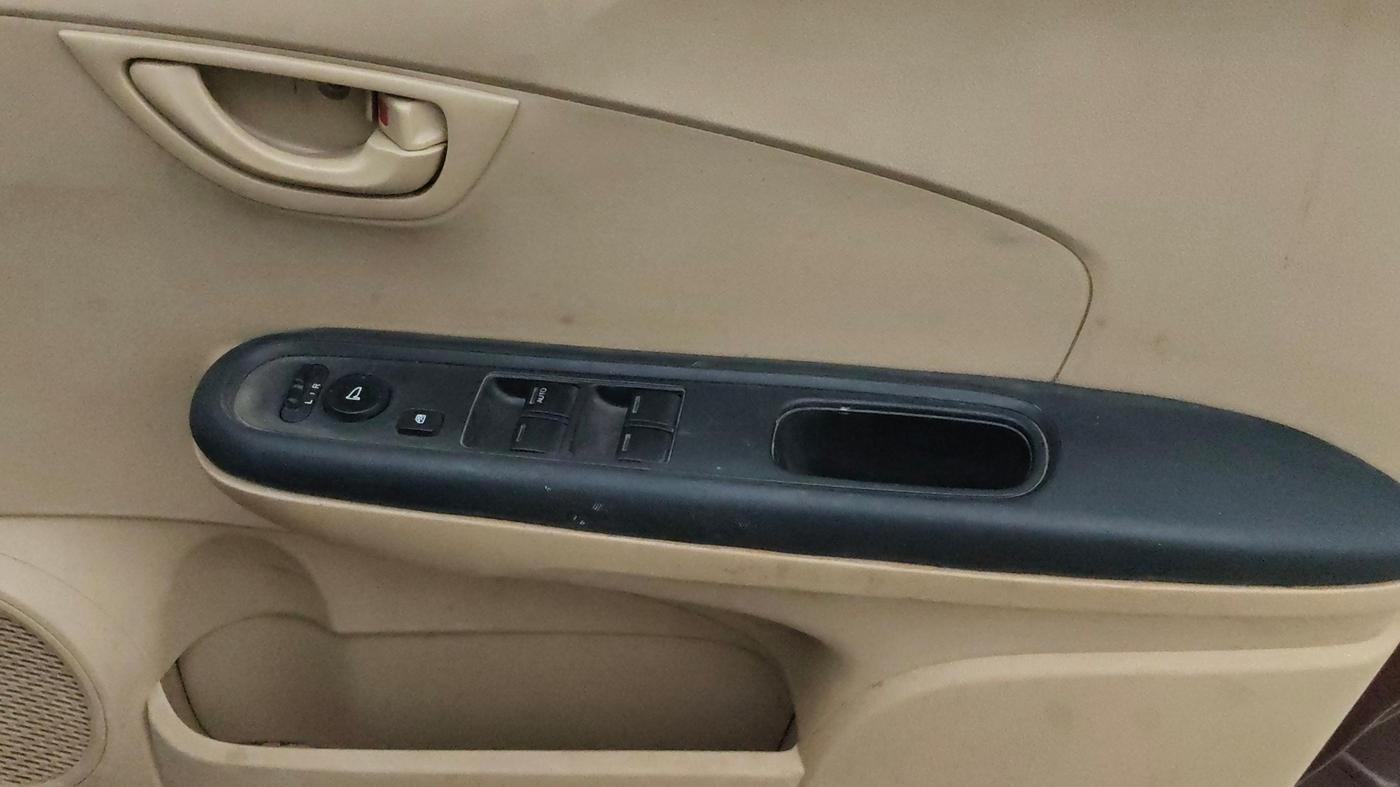 2014 Honda Mobilio 1.5L I-DTEC S, Diesel, Manual, 98,325 km, Driver Side Door Panels Control