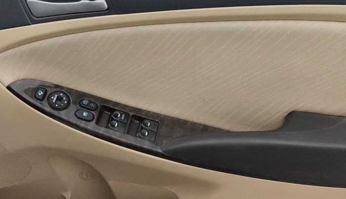 2017 Hyundai Verna 1.6 VTVT SX, Petrol, Manual, 82,518 km, Driver Side Door Panels Control