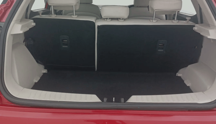 2022 Mahindra XUV300 W8 (O) 1.2 PETROL AMT, Petrol, Automatic, 12,444 km, Boot Inside