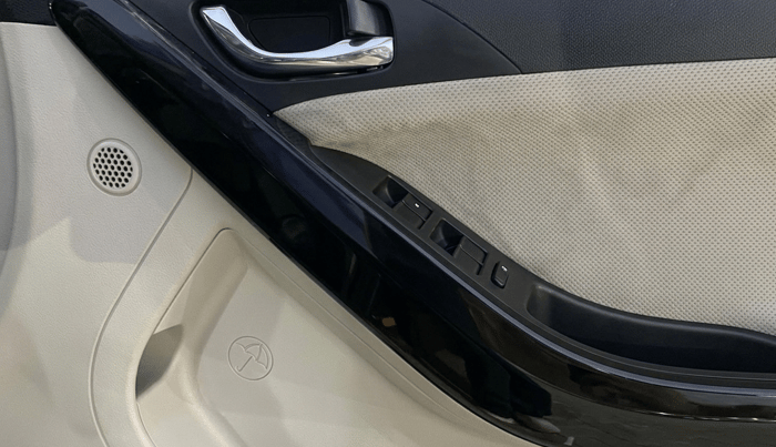 2022 Tata NEXON XZ PLUS (HS) DIESEL DUAL TONE, Diesel, Manual, 96,137 km, Driver Side Door Panels Control
