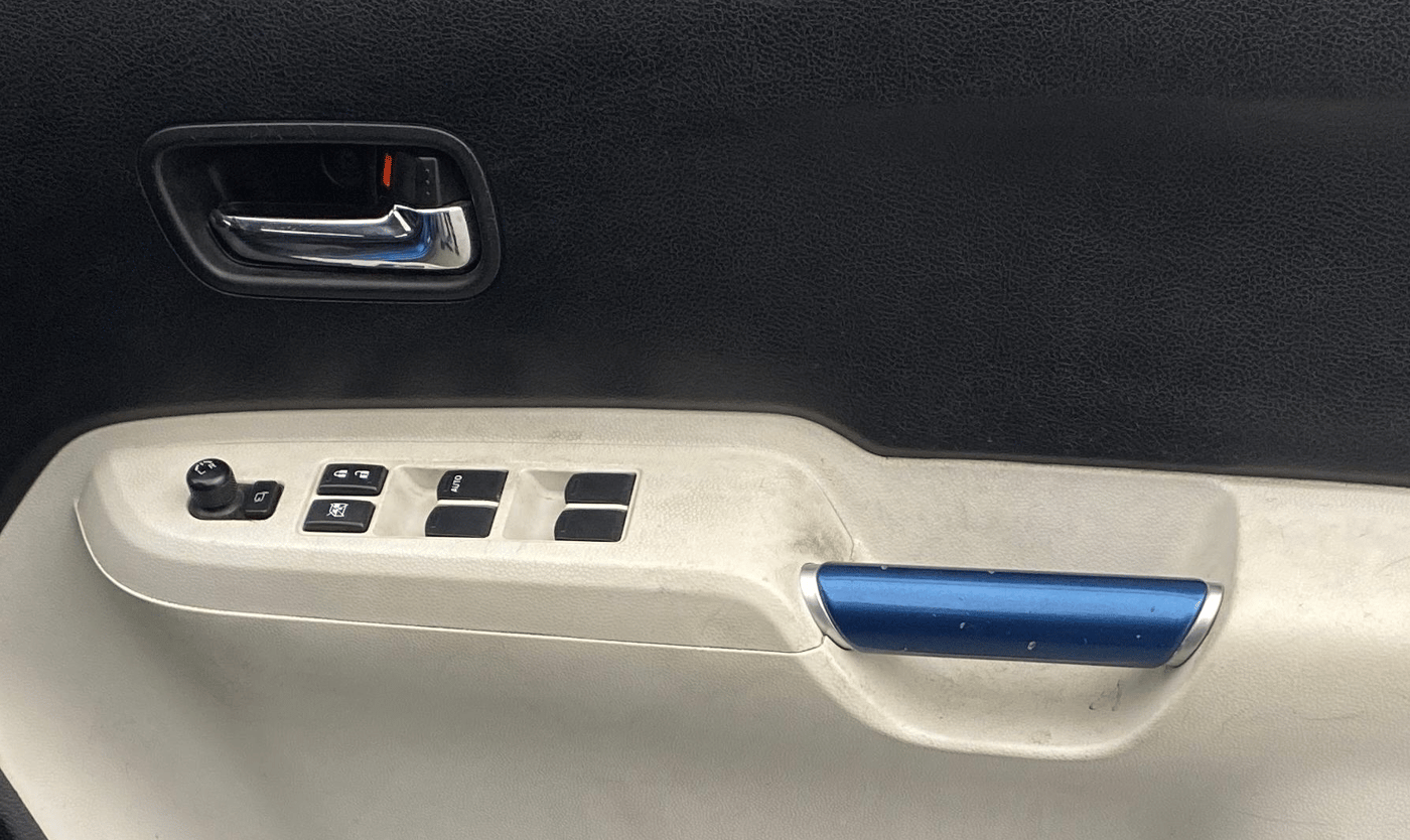 2018 Maruti IGNIS ALPHA 1.2 DUAL TONE, Petrol, Manual, 59,323 km, Driver Side Door Panels Control