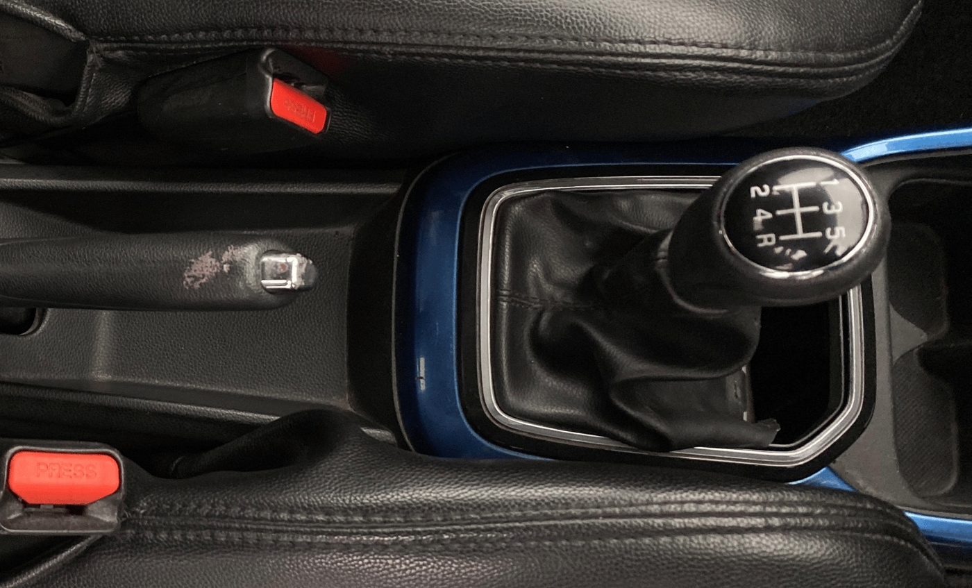 2018 Maruti IGNIS ALPHA 1.2 DUAL TONE, Petrol, Manual, 59,323 km, Gear Lever