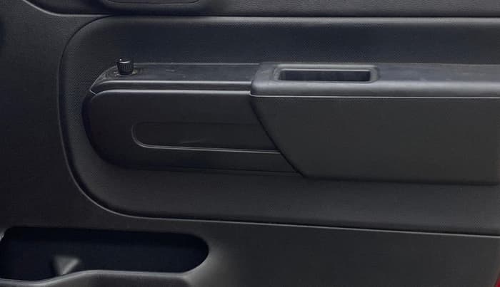 2021 Mahindra Thar LX PETROL HT 4WD AT, Petrol, Automatic, 52,832 km, Driver Side Door Panels Control