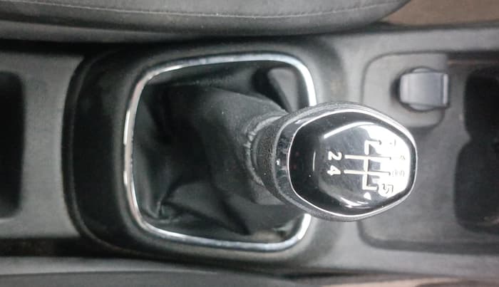 2019 Renault Kwid RXT 1.0 (O), Petrol, Manual, 57,054 km, Gear Lever