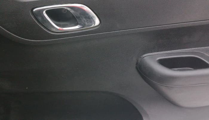 2019 Renault Kwid RXT 1.0 (O), Petrol, Manual, 57,054 km, Driver Side Door Panels Control