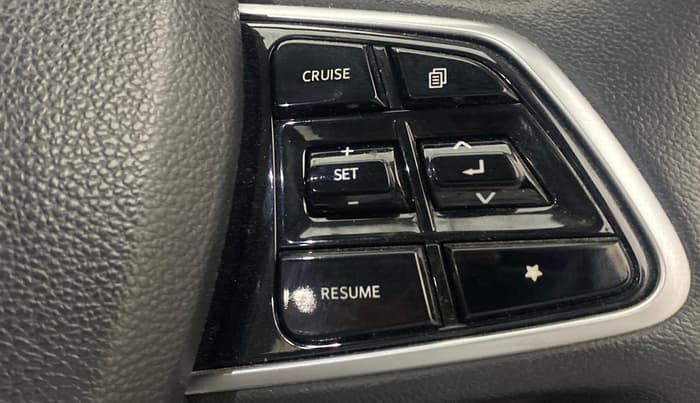 2022 Mahindra XUV700 AX 7 D MT 7 STR, Diesel, Manual, 68,571 km, Adaptive Cruise Control