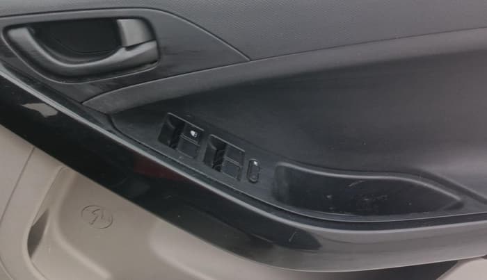 2018 Tata NEXON XM PETROL, Petrol, Manual, 63,235 km, Driver Side Door Panels Control