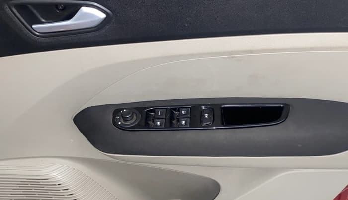 2020 Renault TRIBER RXZ AMT, Petrol, Automatic, 57,366 km, Driver Side Door Panels Control