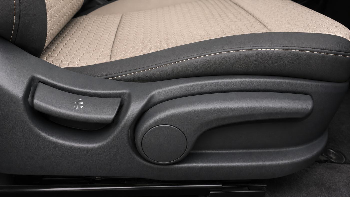 2017 Hyundai Elite i20 ASTA 1.2, Petrol, Manual, 1,08,528 km, Driver Side Adjustment Panel
