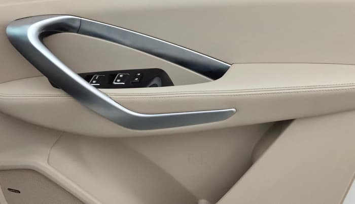 2021 MG HECTOR SHARP 1.5 PETROL CVT, Petrol, Automatic, 43,365 km, Driver Side Door Panels Control