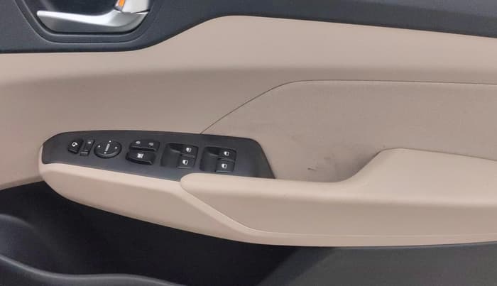 2021 Hyundai Verna SX 1.5 VTVT, Petrol, Manual, 17,761 km, Driver Side Door Panels Control