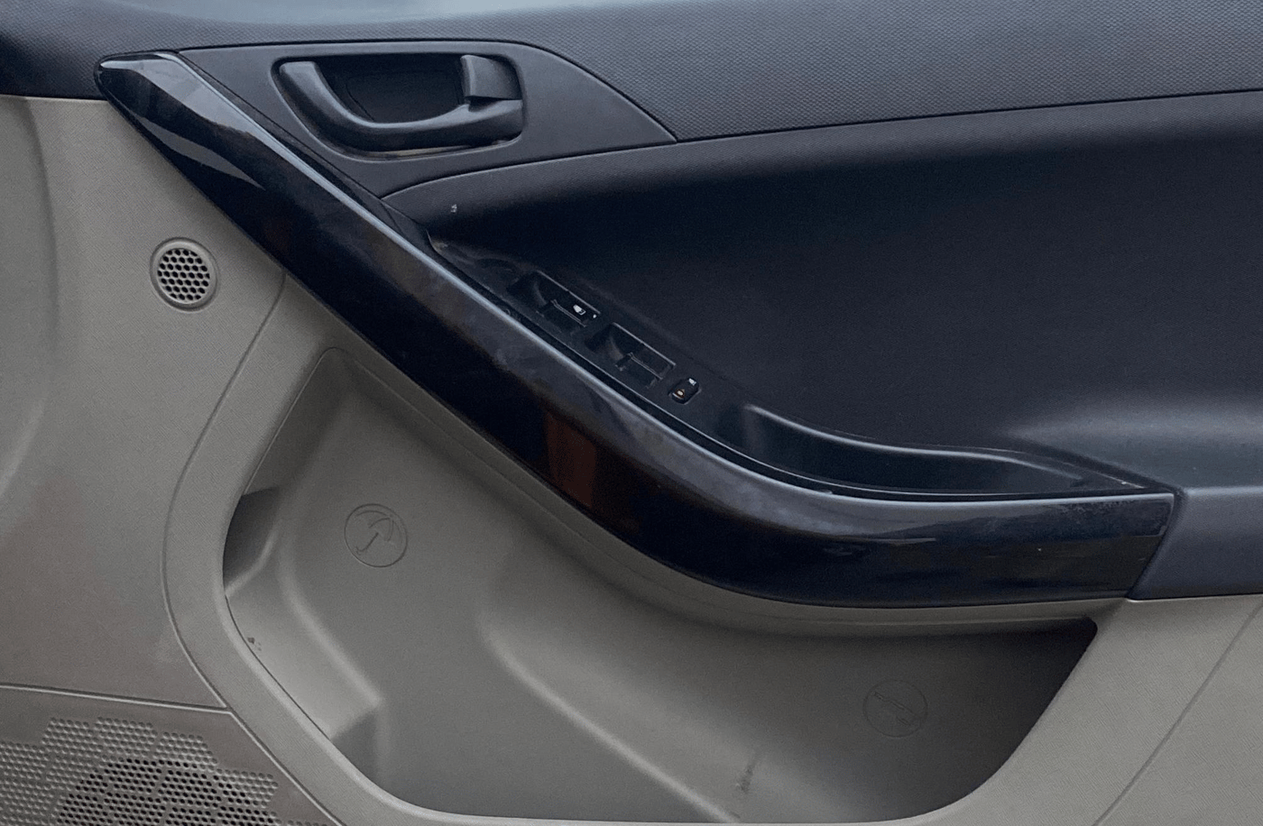 2019 Tata NEXON XMA PETROL, Petrol, Automatic, 97,209 km, Driver Side Door Panels Control