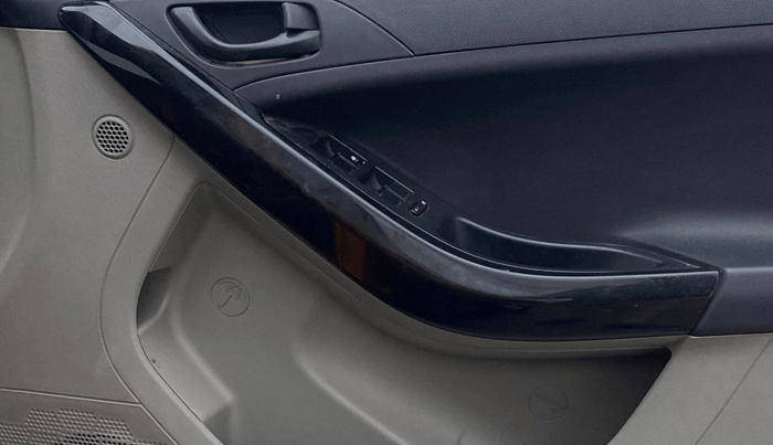 2019 Tata NEXON XMA PETROL, Petrol, Automatic, 97,209 km, Driver Side Door Panels Control