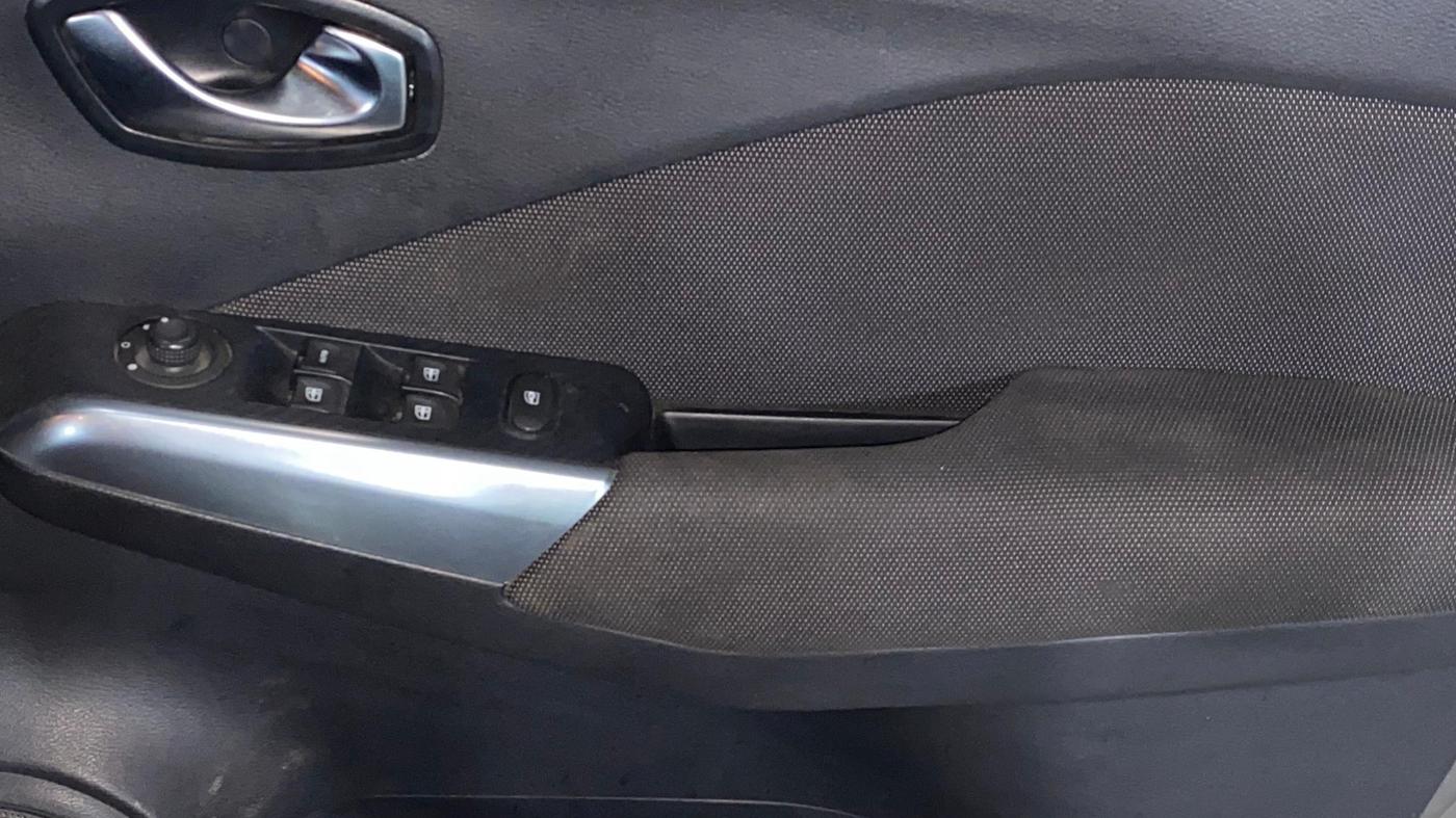 2019 Nissan Kicks XV 1.5, Petrol, Manual, 33,802 km, Driver Side Door Panels Control