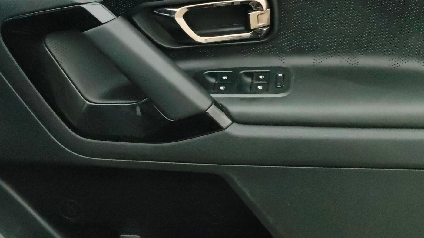 2024 Tata Harrier FEARLESS DARK EDITION AT, Diesel, Automatic, 44,841 km, Driver Side Door Panels Control