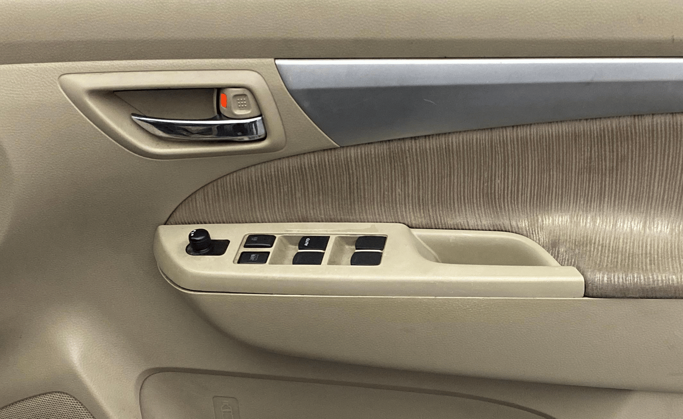 2014 Maruti Ertiga VXI, Petrol, Manual, 90,383 km, Driver Side Door Panels Control