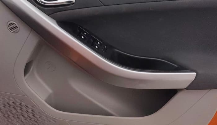 2018 Tata NEXON XZA PLUS PETROL, Petrol, Automatic, 71,468 km, Driver Side Door Panels Control
