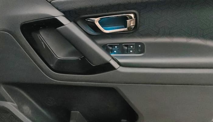 2022 Tata Safari XZA PLUS, Diesel, Automatic, 52,660 km, Driver Side Door Panels Control
