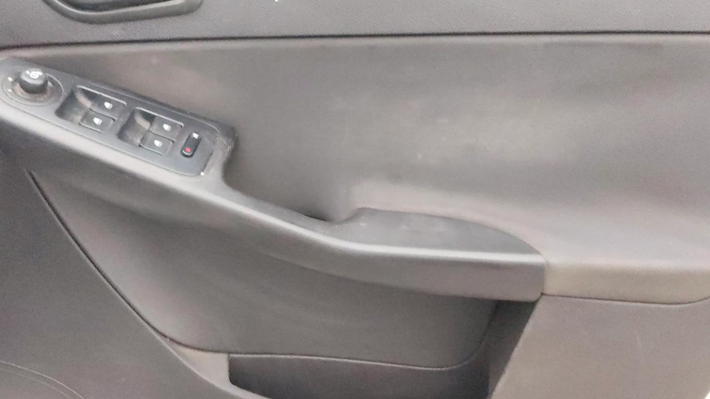 2016 Tata Zest XMS PETROL, Petrol, Manual, 81,272 km, Driver Side Door Panels Control