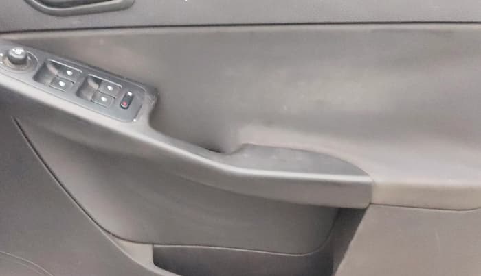 2016 Tata Zest XMS PETROL, Petrol, Manual, 81,219 km, Driver Side Door Panels Control