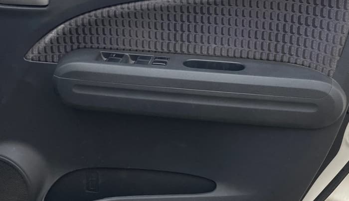 2015 Maruti Ritz VXI, Petrol, Manual, 46,062 km, Driver Side Door Panels Control