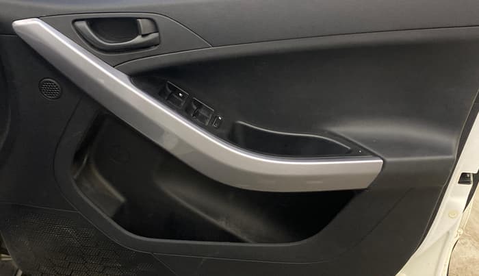 2021 Tata NEXON XM PETROL, Petrol, Manual, 49,483 km, Driver Side Door Panels Control