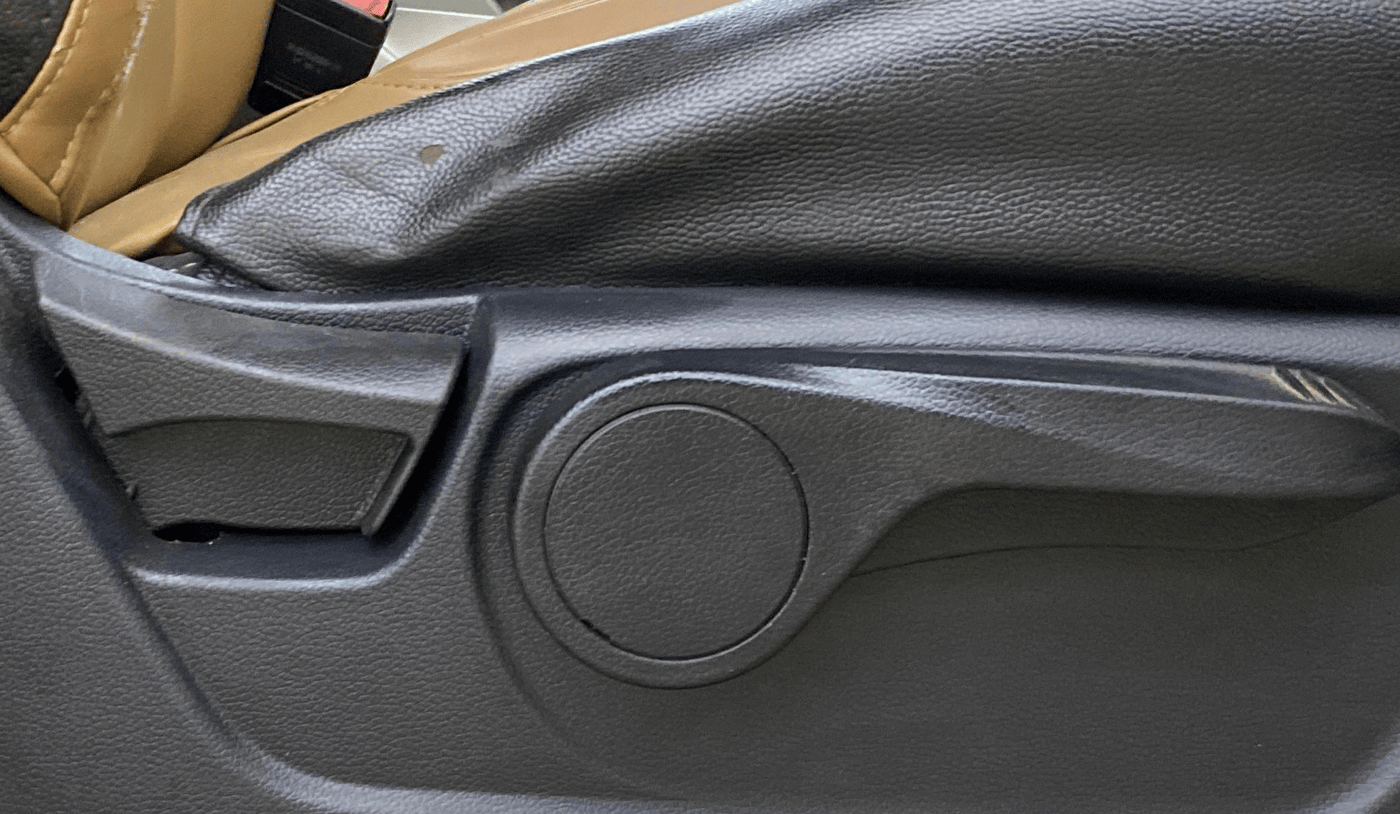 2021 Mahindra XUV300 W8 1.2 PETROL, Petrol, Manual, 50,918 km, Driver Side Adjustment Panel
