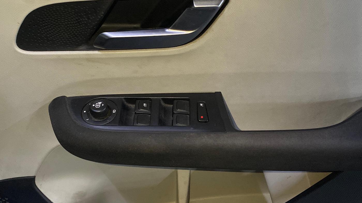 2021 Tata ALTROZ XZ PETROL, Petrol, Manual, 22,071 km, Driver Side Door Panels Control