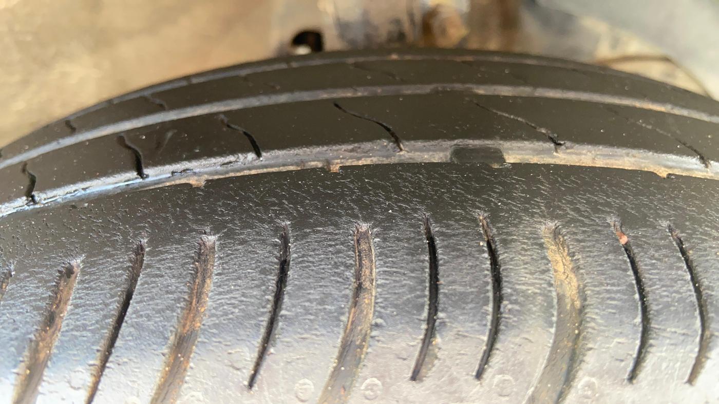 2018 Maruti Dzire ZXI AMT, Petrol, Automatic, 91,687 km, Left Front Tyre Tread
