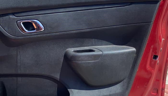 2018 Renault Kwid RXT 1.0 AMT (O), Petrol, Automatic, 55,370 km, Driver Side Door Panels Control
