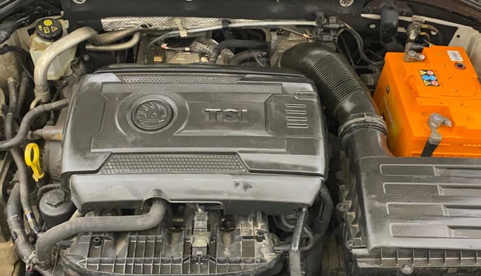 2017 Skoda Octavia AMBITION PLUS AT 1.8 TSI, Petrol, Automatic, 64,017 km, Engine View