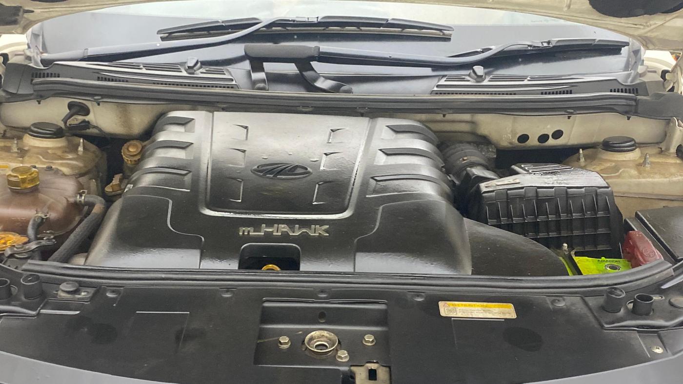 2020 Mahindra XUV500 W9 AT, Diesel, Automatic, 1,21,434 km, Engine View