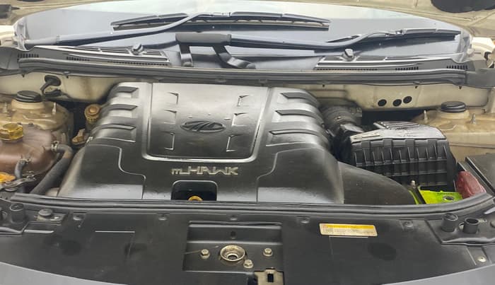 2020 Mahindra XUV500 W9 AT, Diesel, Automatic, 1,21,378 km, Engine View