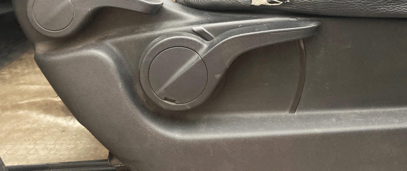 2020 Mahindra XUV500 W9 AT, Diesel, Automatic, 1,21,434 km, Driver Side Adjustment Panel