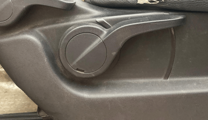 2020 Mahindra XUV500 W9 AT, Diesel, Automatic, 1,21,378 km, Driver Side Adjustment Panel