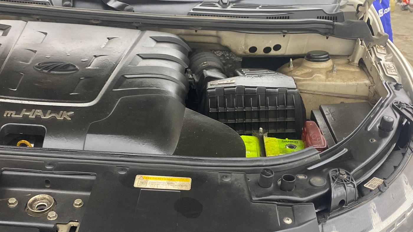 2020 Mahindra XUV500 W9 AT, Diesel, Automatic, 1,21,434 km, Engine View - Left