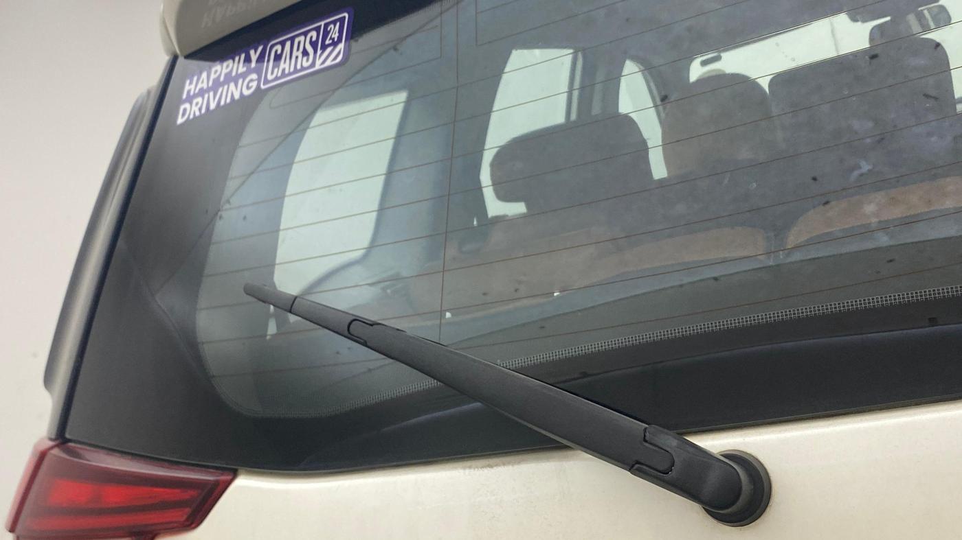2020 Mahindra XUV500 W9 AT, Diesel, Automatic, 1,21,434 km, Rear Wiper