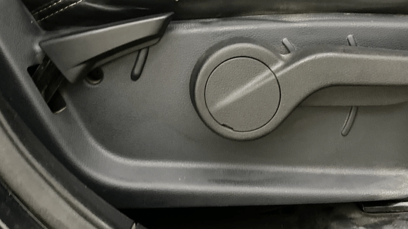2023 Mahindra Thar LX D AT 4WD HT, Diesel, Automatic, 34,028 km, Driver Side Adjustment Panel